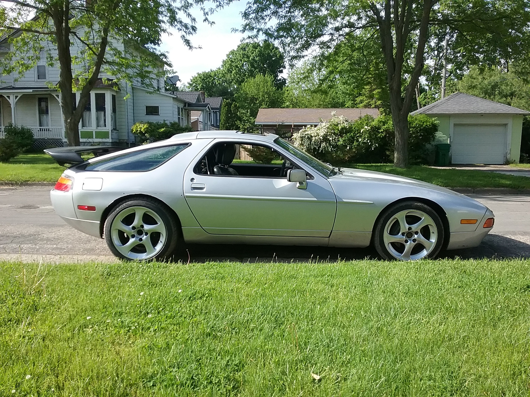 PORSCHE 928